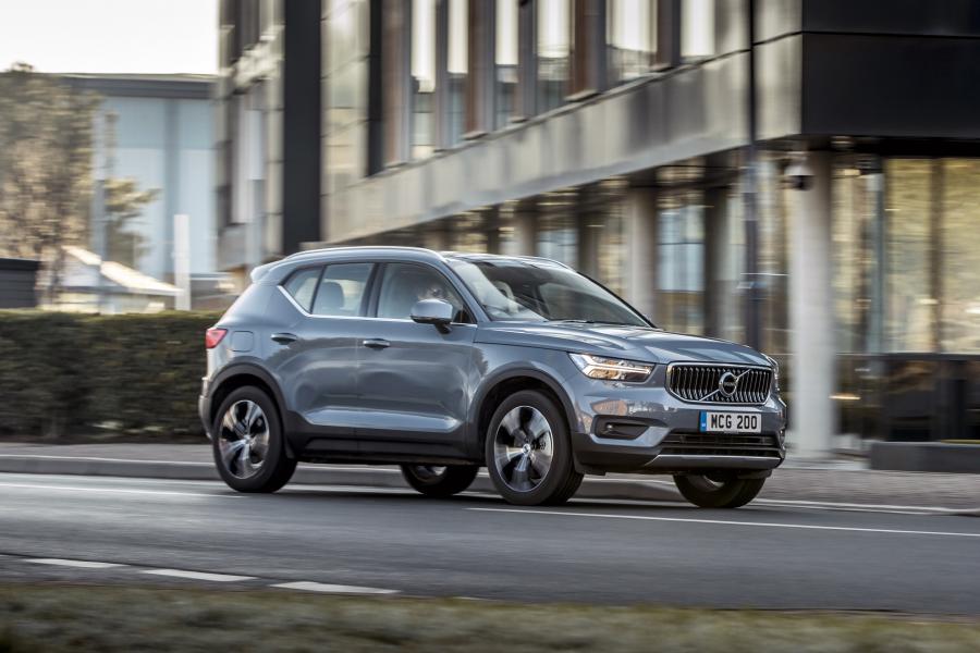  Volvo XC40 T5 Plug-in Hybrid Inscription 2002 года  (UK) (фото 16 из 40)